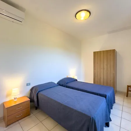 Marroni Anna ** Apartamento